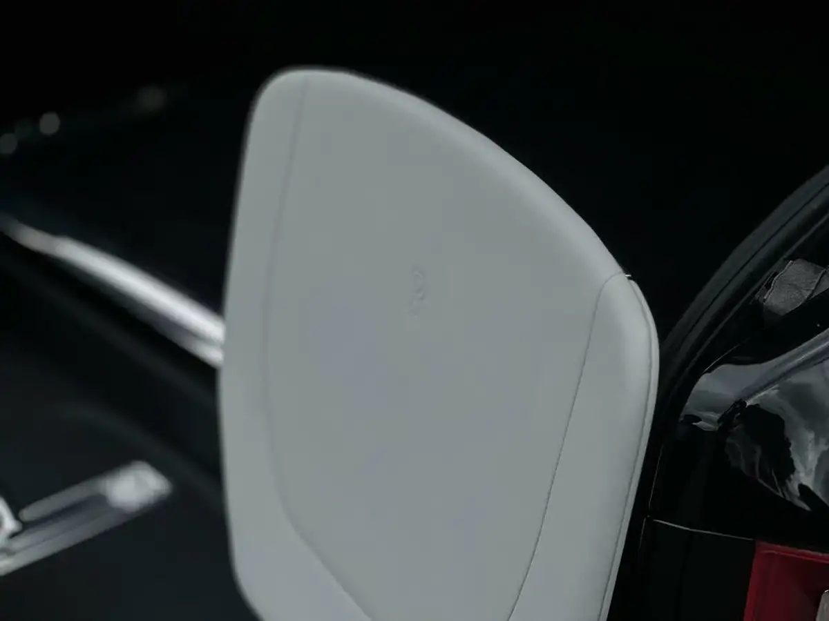 2020-rolls-royce-cullinan-675-black-badge-big-45