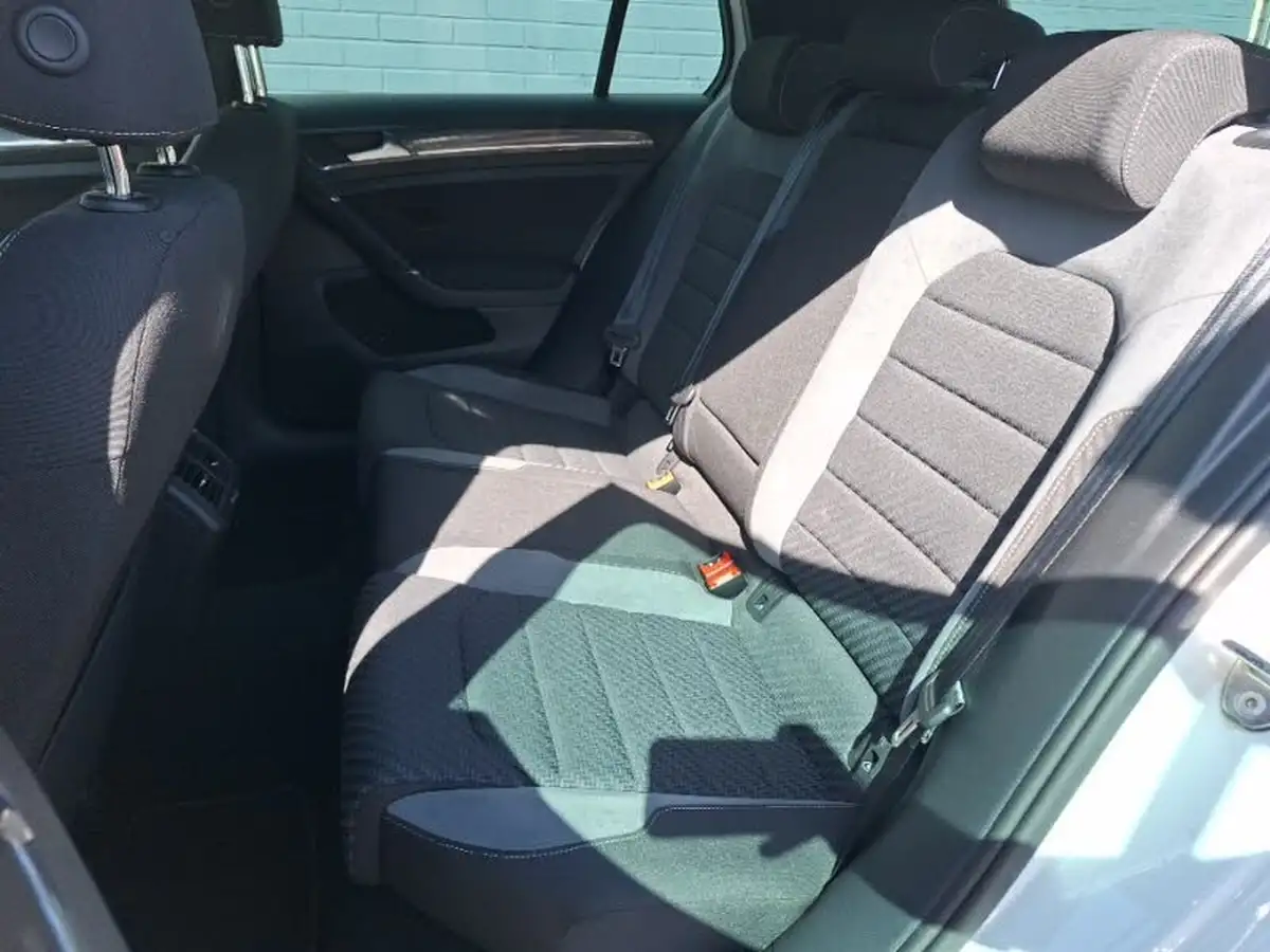 2019-volkswagen-golf-20tdi-r-line-5d-dsg-big-5