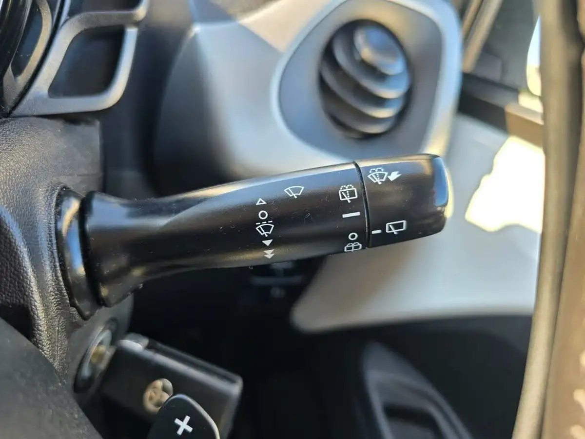 2015-toyota-aygo-10-vvt-i-x-play-5d-x-shift-big-26