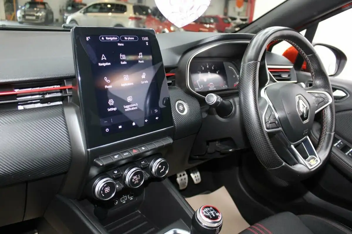 2020-renault-clio-10-tce-rs-line-100bhp-big-32
