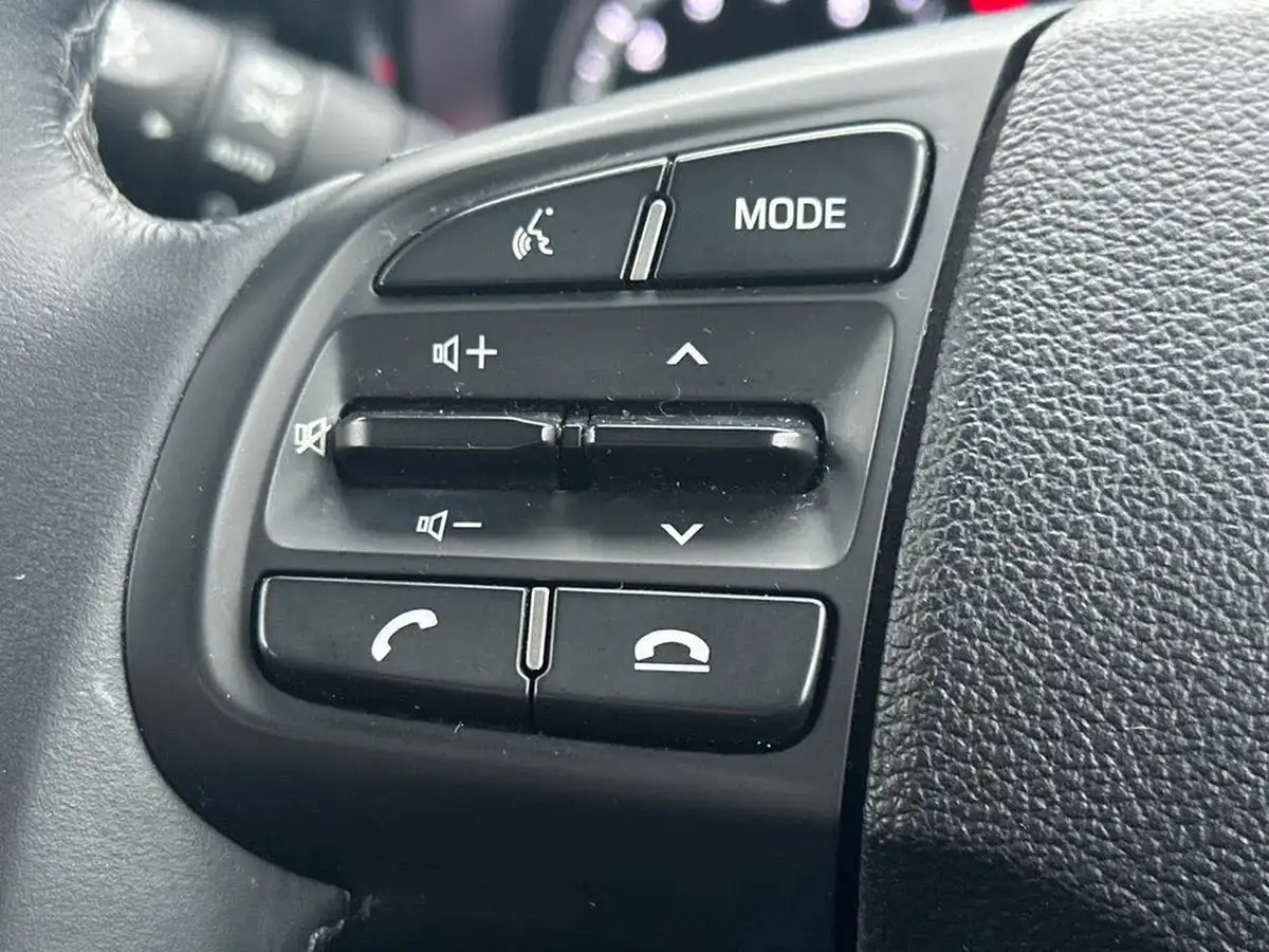 2022-hyundai-i10-10-se-connect-big-15