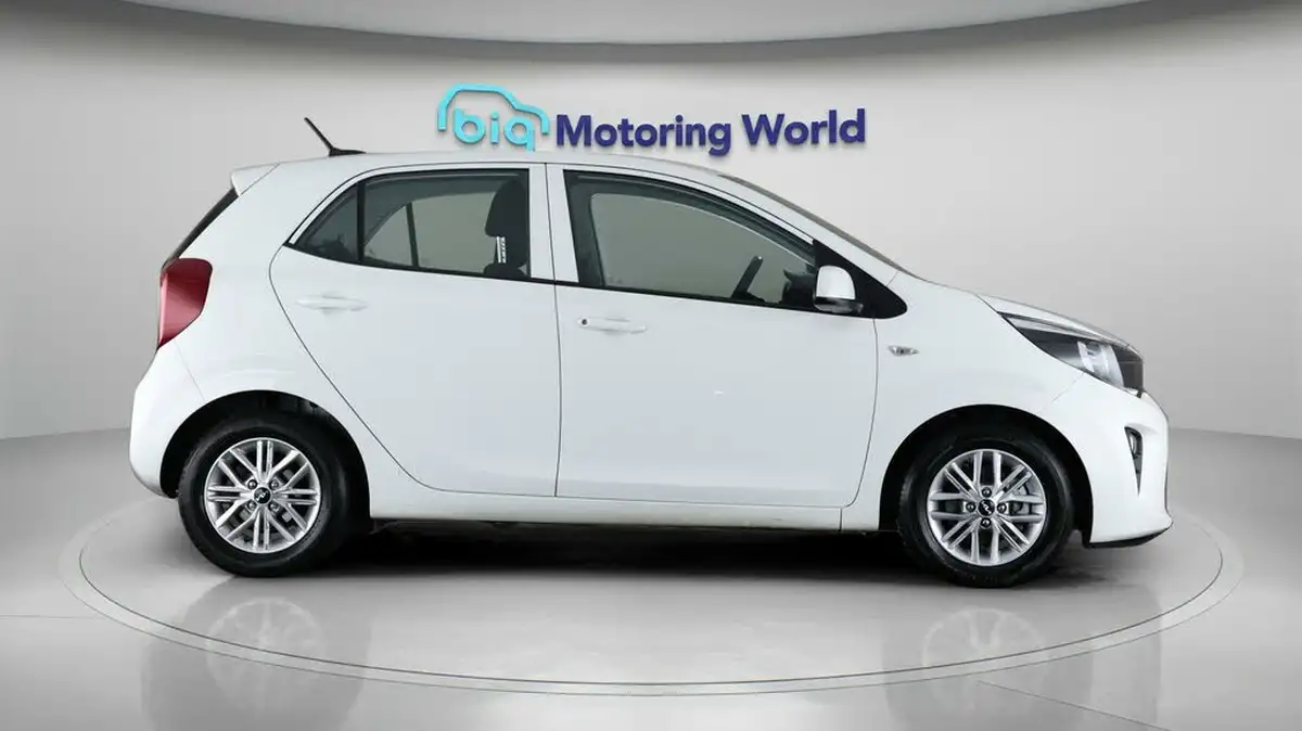 2022-kia-picanto-10-2-big-8