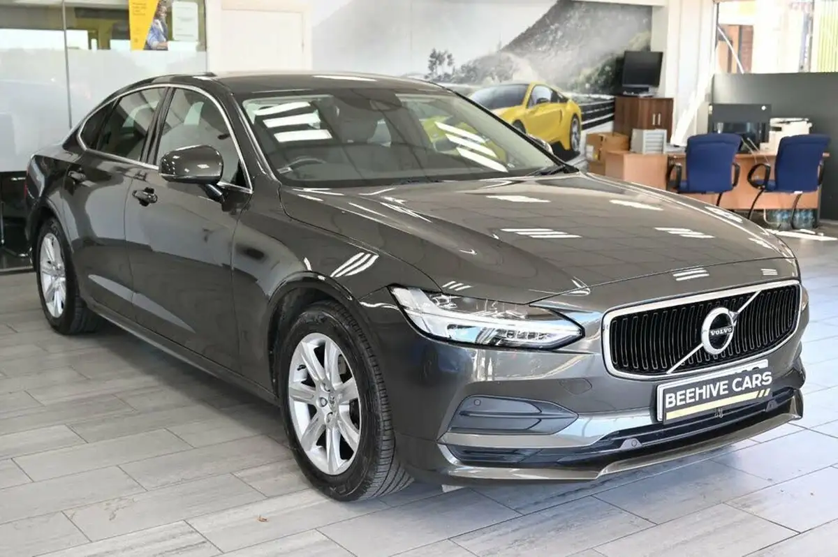 2018-volvo-s90-20td-d4-momentum-big-1
