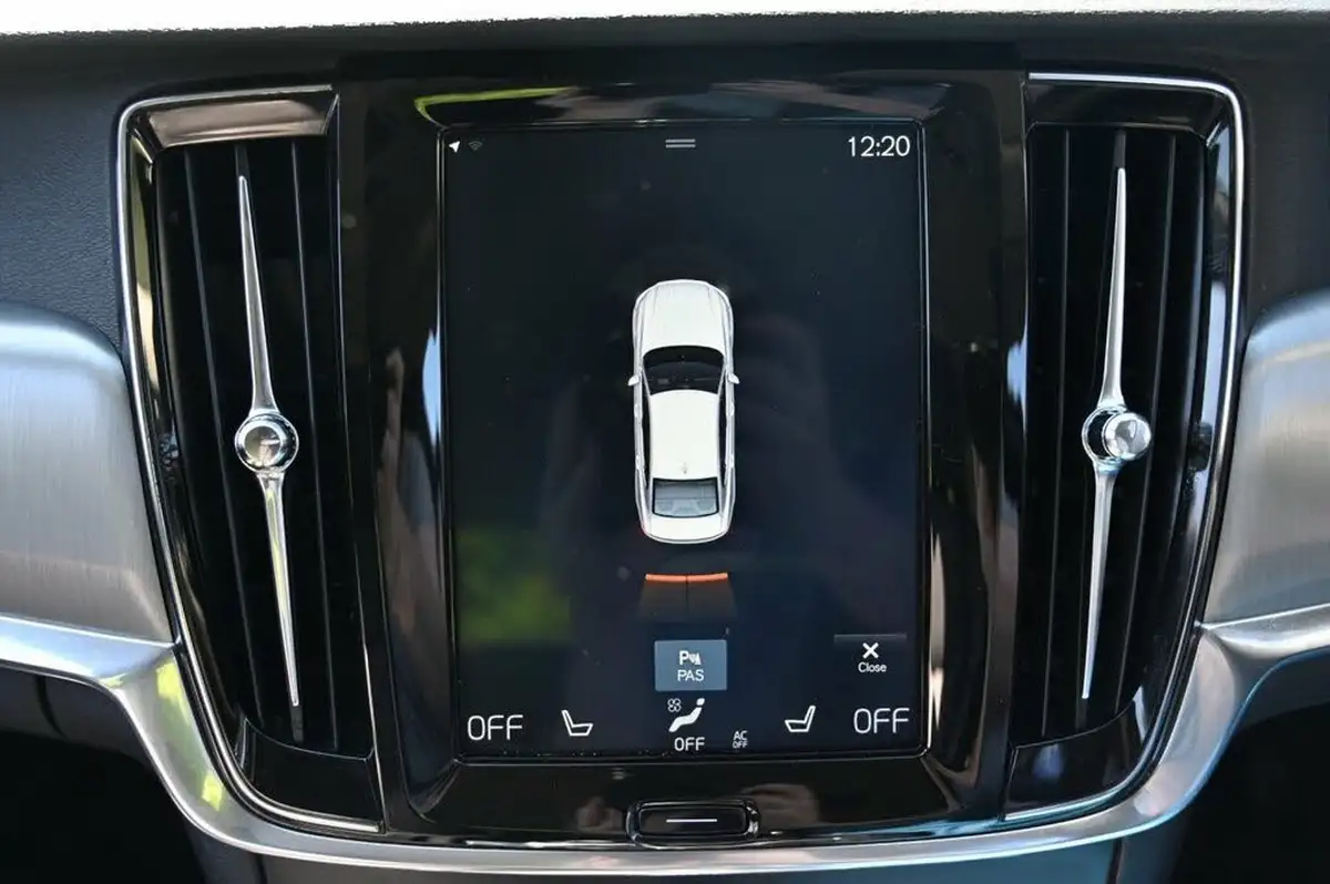 2018-volvo-s90-20td-d4-momentum-big-25