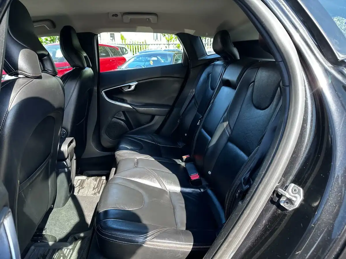 2014-volvo-v40-20td-d3-cross-country-lux-geartronic-big-18