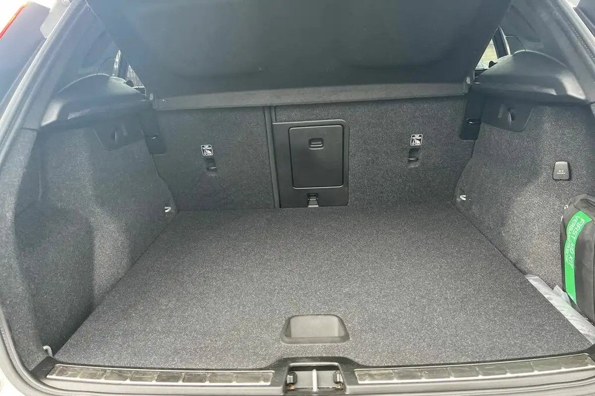 2023-volvo-xc40-15-t5-ultimate-dark-big-7