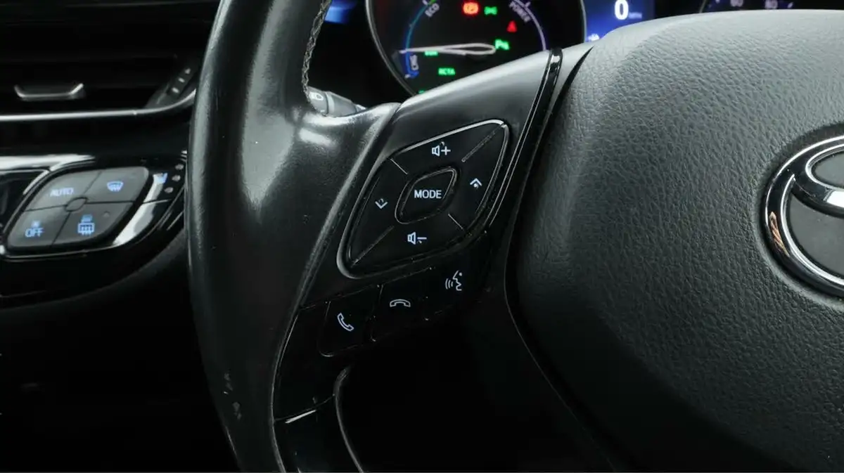 2017-toyota-c-hr-18-vvt-i-dynamic-big-24