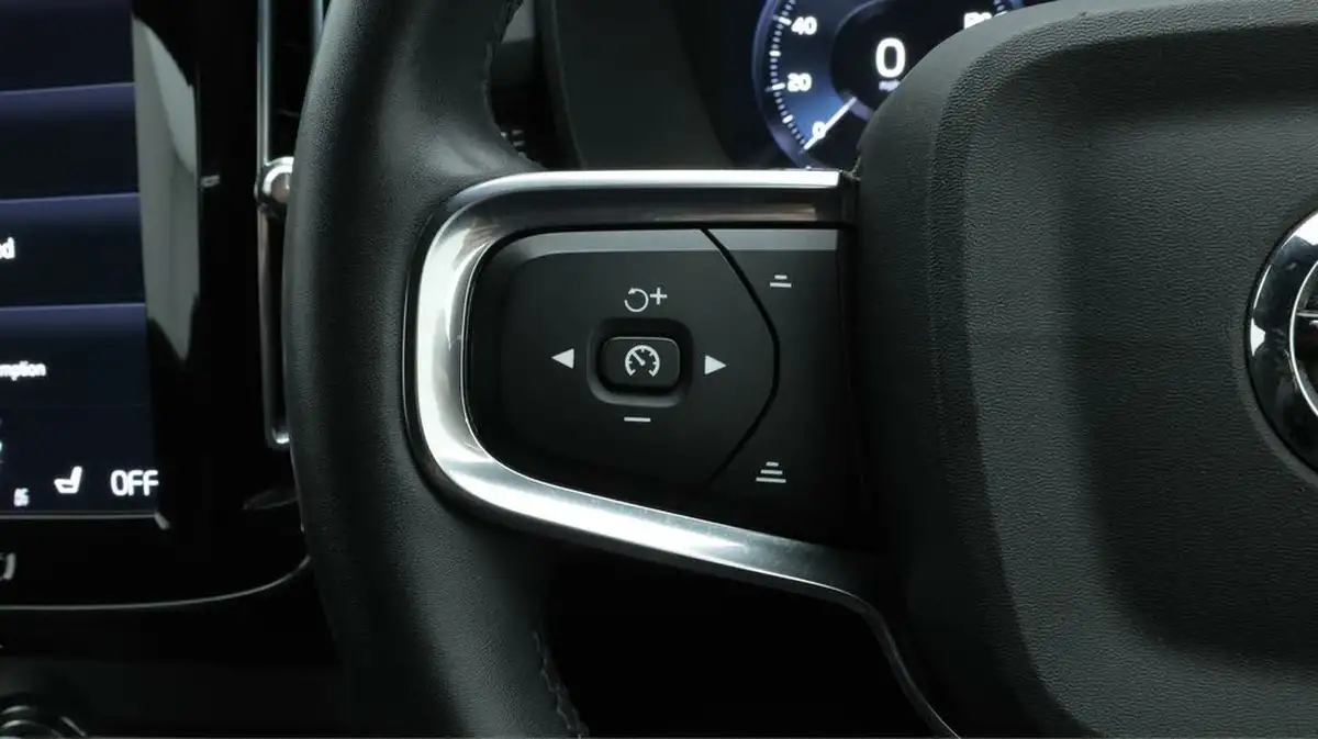 2021-volvo-xc40-15-t5-r-design-262bhp-big-24