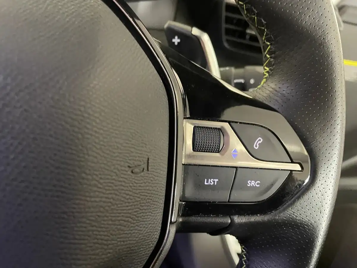 2020-peugeot-2008-suv-12-puretech-gt-line-eat8-big-19