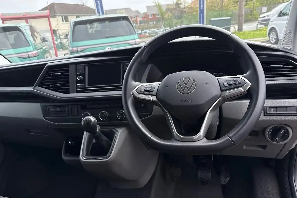 2024-volkswagen-transporter-big-17
