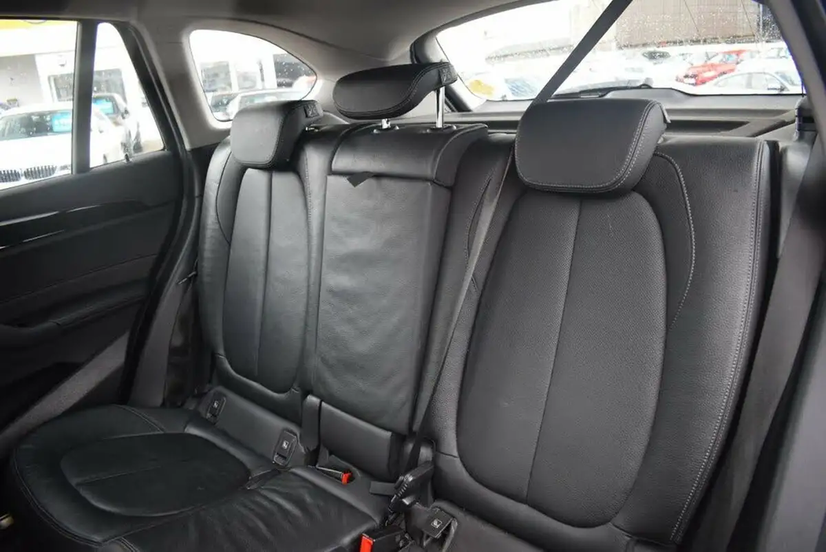 2021-bmw-x1-20-xdrive20i-xline-big-10