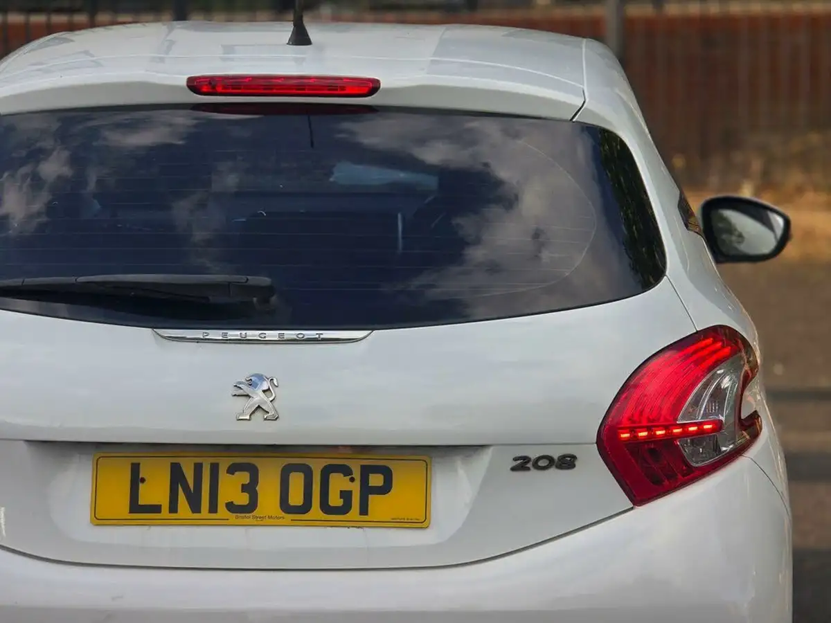 2013-peugeot-208-12-active-3d-big-21