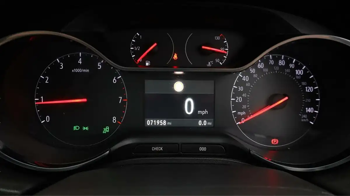 2020-vauxhall-grandland-x-12-sri-nav-big-10