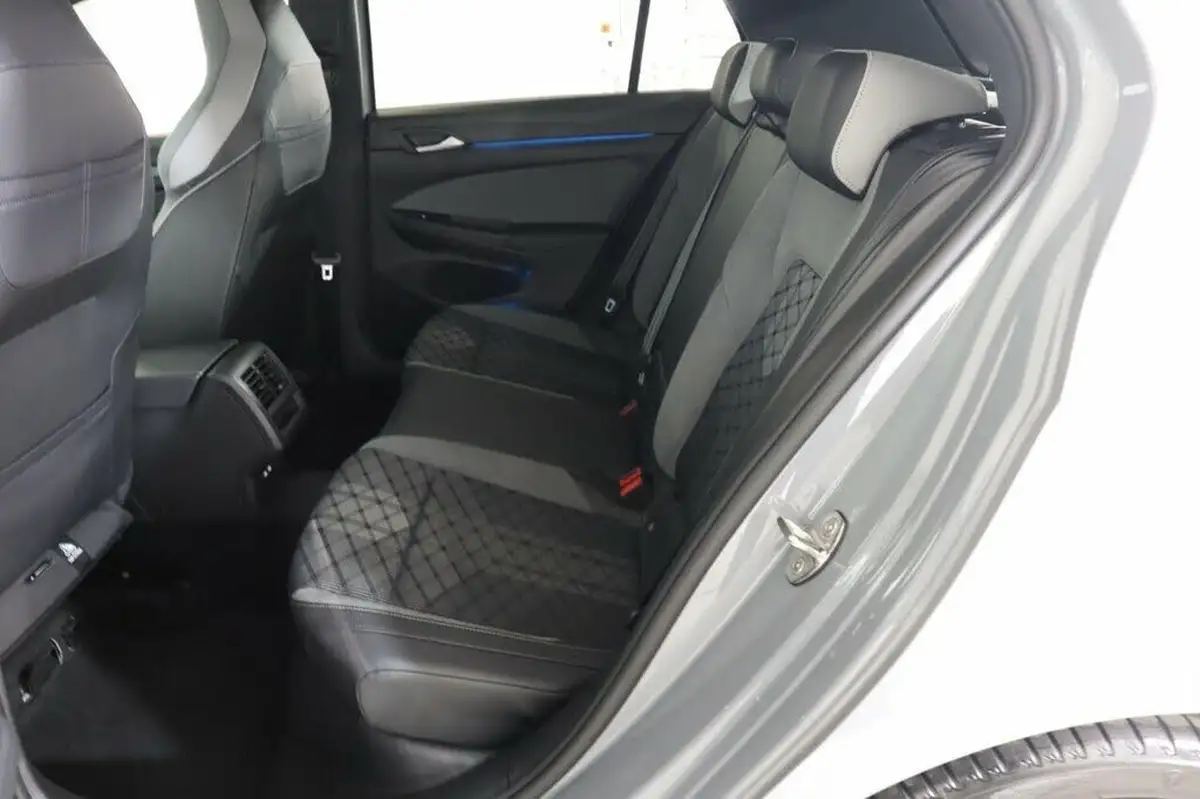 2022-volkswagen-golf-15-etsi-r-line-150ps-hatchback-big-14