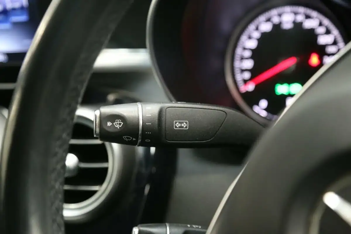 2015-mercedes-benz-c-class-21cdi-c220-amg-line-ss-saloon-4d-big-26