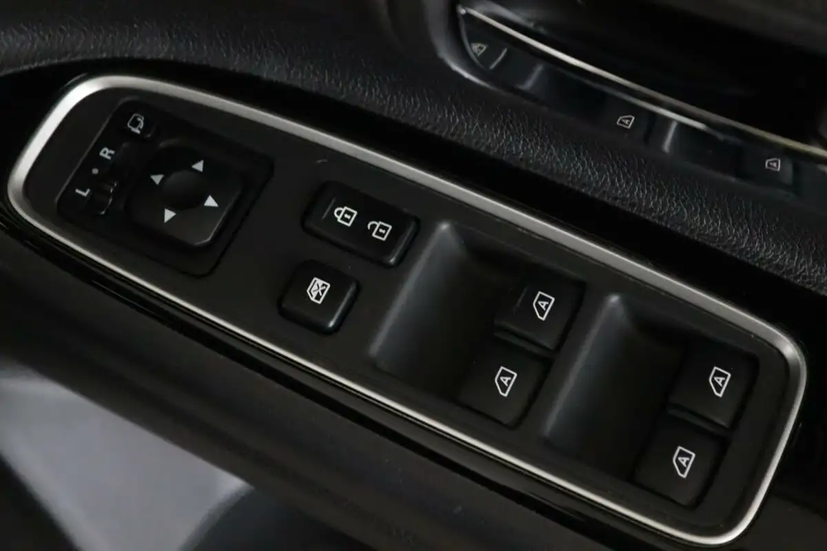2019-mitsubishi-outlander-24-dynamic-phev-big-15