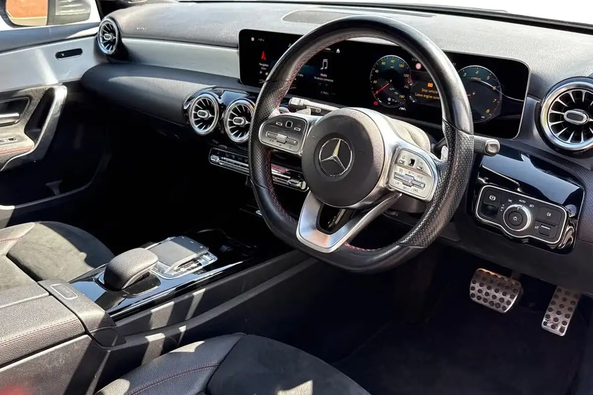 2018-mercedes-benz-a-class-13-a200-amg-line-premiumss-hatchback-5d-7g-dct-big-13