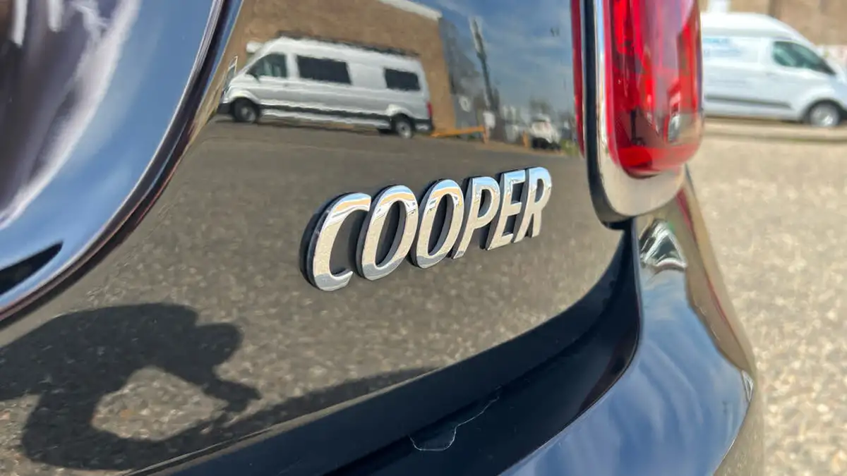 2022-mini-cooper-15-cooper-classic-hatchback-3d-auto-big-43