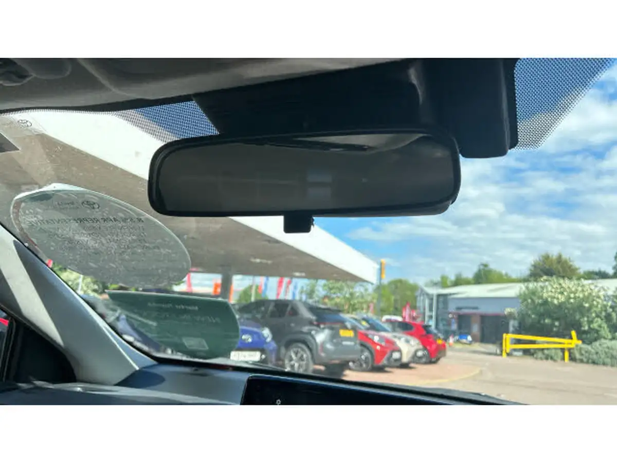 2024-toyota-yaris-15-vvt-i-icon-big-32