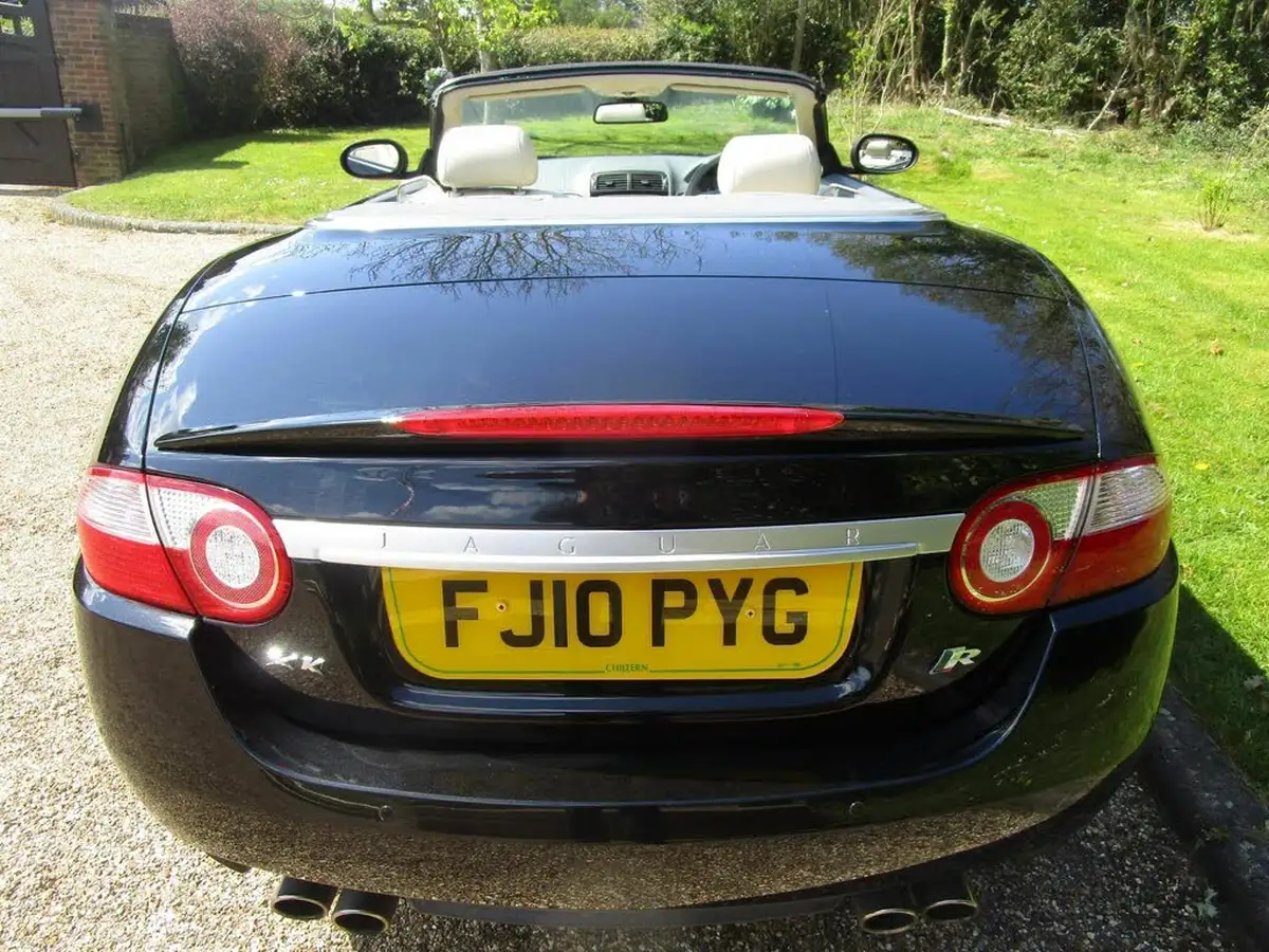 2010-jaguar-xkr-big-23