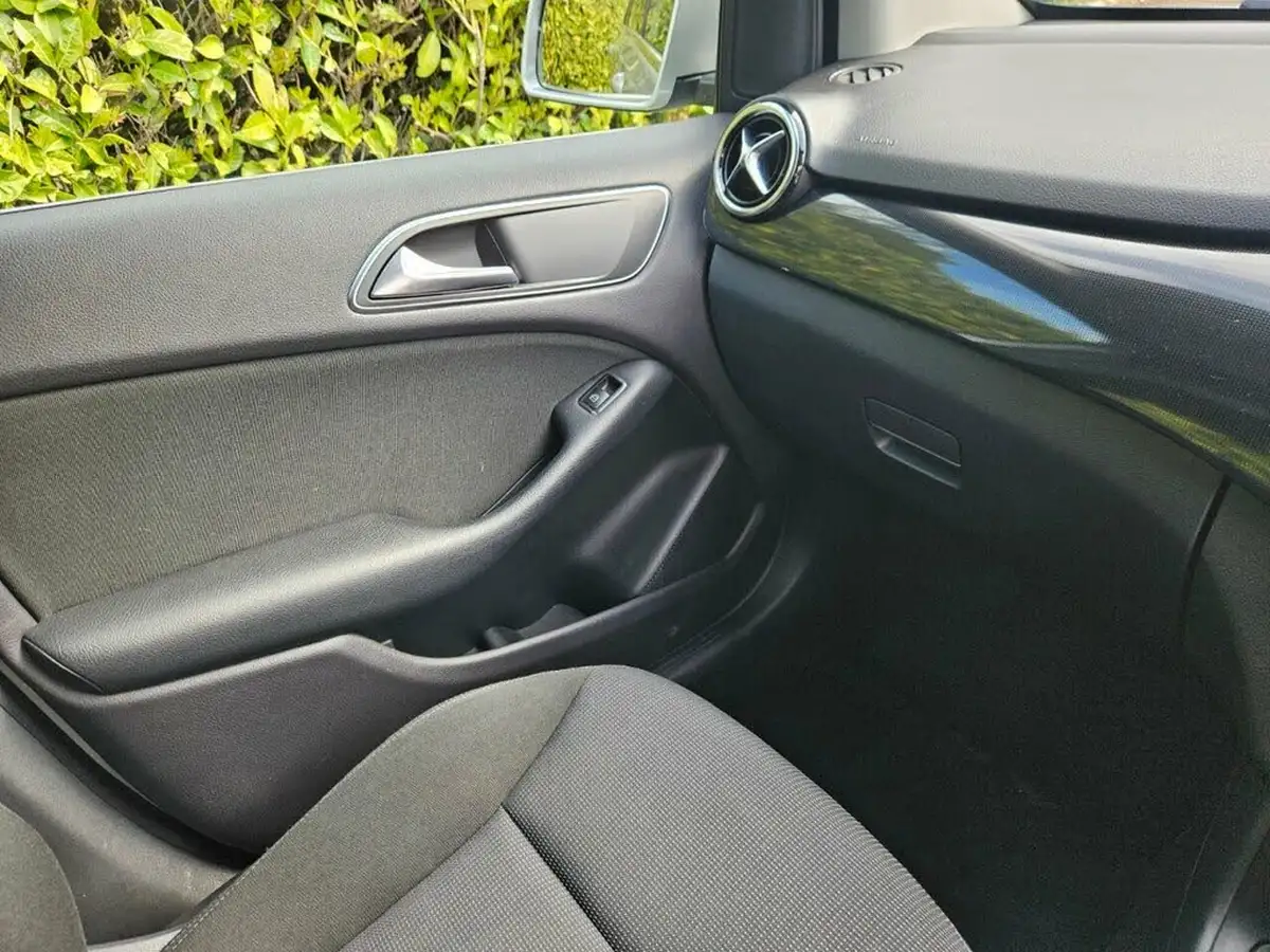 2014-mercedes-benz-b-class-15-cdi-b180-se-15cdi-109bhp-eco-big-17