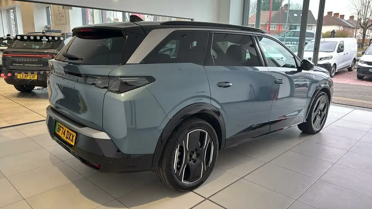 2024-peugeot-5008-suv-big-1