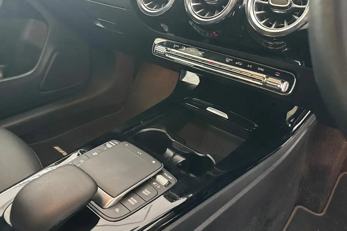 2022-mercedes-benz-cla-13-cla-180-amg-line-premium-plus-night-edition-coupe-4d-big-18