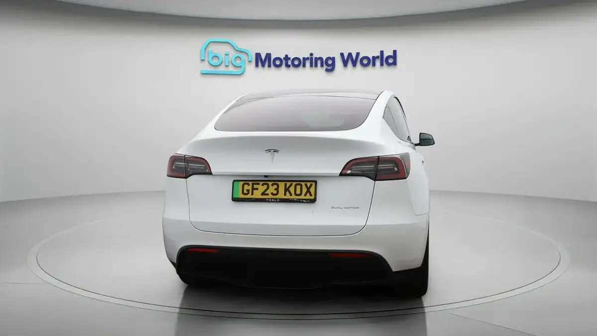 2023-tesla-model-y-e-long-range-big-6