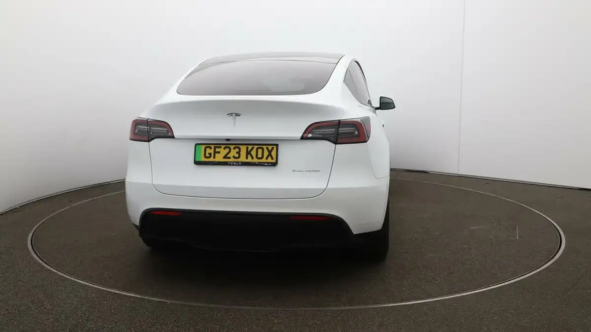 2023-tesla-model-y-e-long-range-big-54