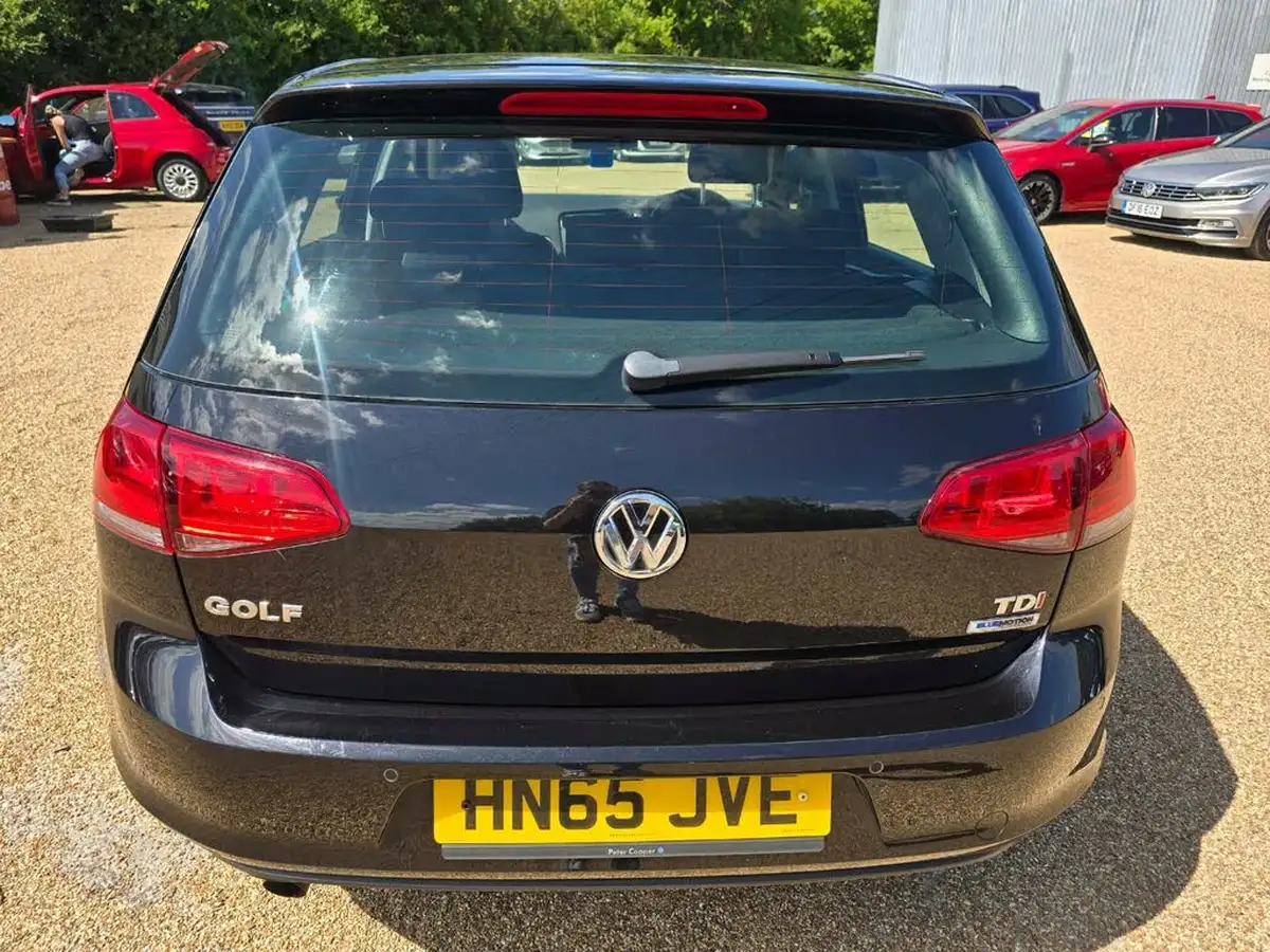 2016-volkswagen-golf-16tdi-match-105ps-bmt-ss-5d-big-6