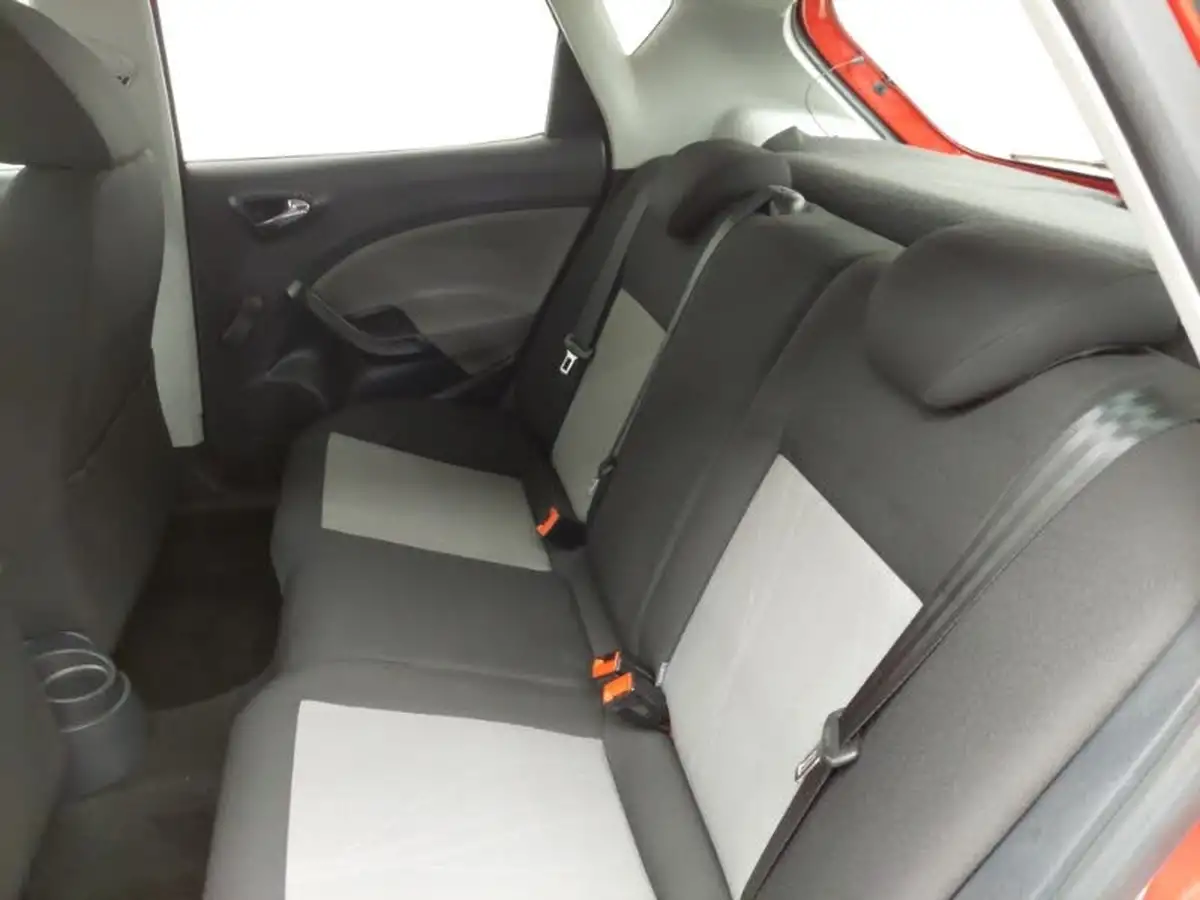 2015-seat-ibiza-14-toca-hatchback-5d-big-5