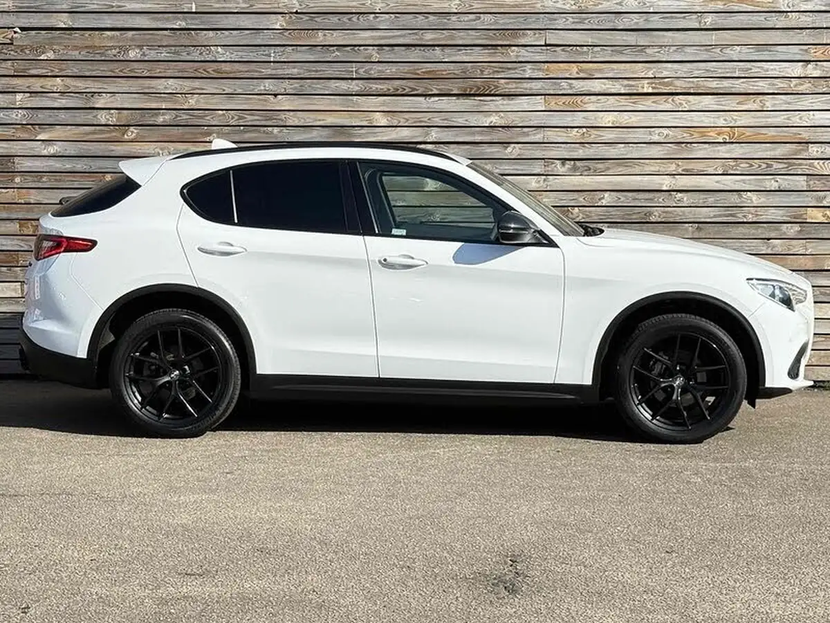 2020-alfa-romeo-stelvio-20-nero-edizione-big-10