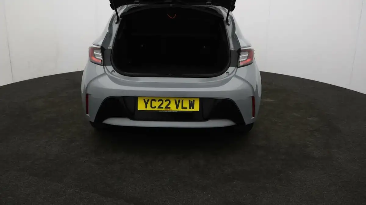 2022-toyota-corolla-18-vvt-i-icon-120bhp-trk-hatchback-5d-big-16