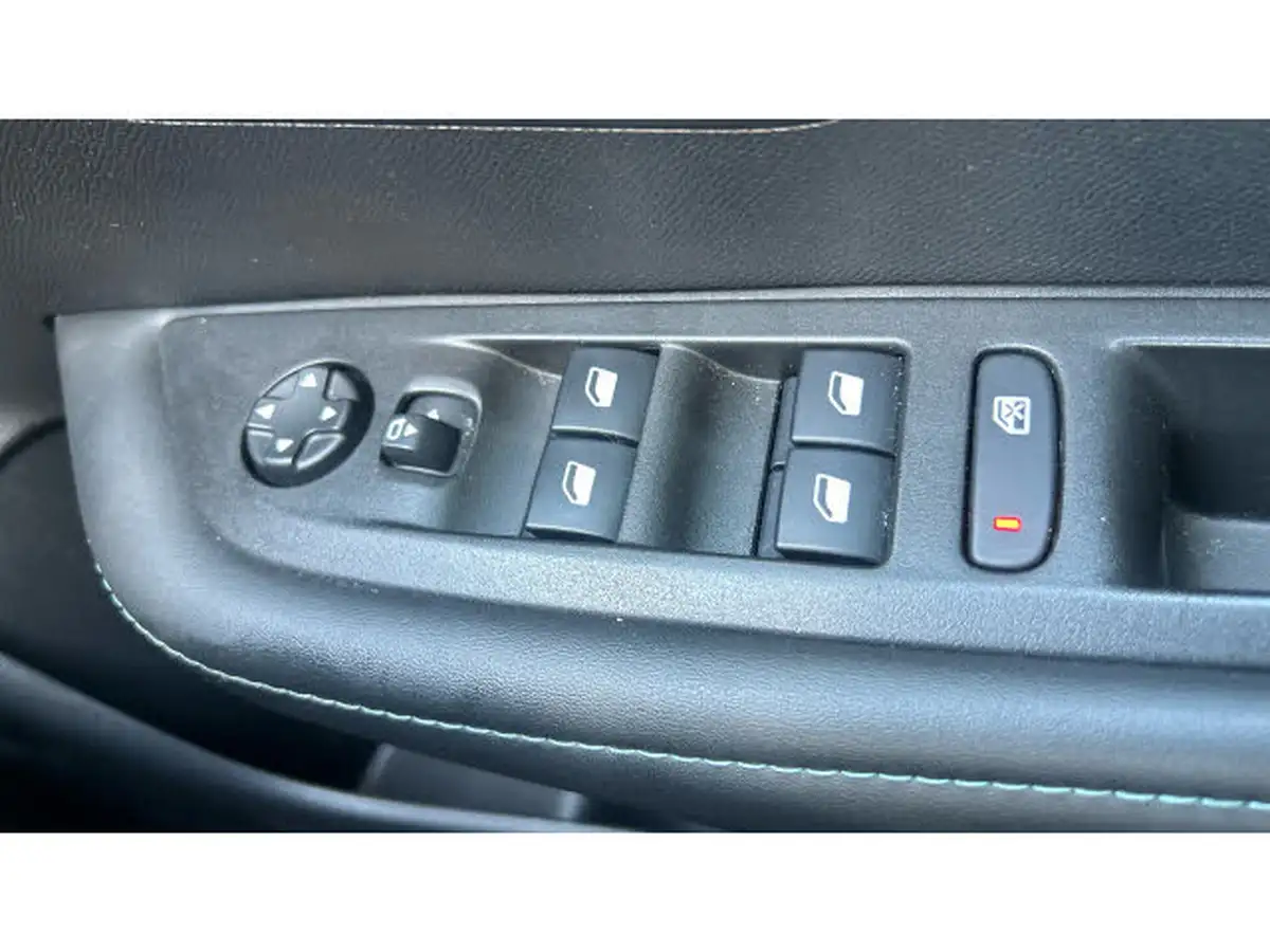2021-peugeot-208-12-puretech-allure-premium-100bhp-big-38