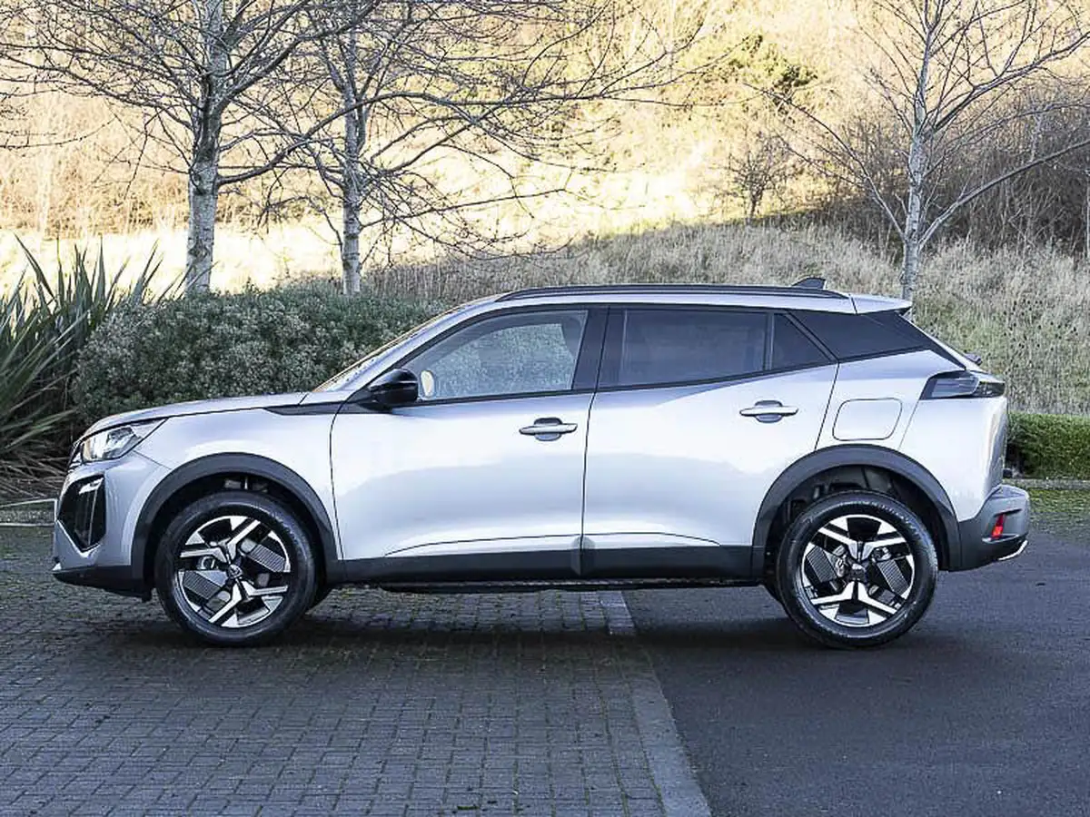 2025-peugeot-2008-suv-12-puretech-allure-130ps-big-3