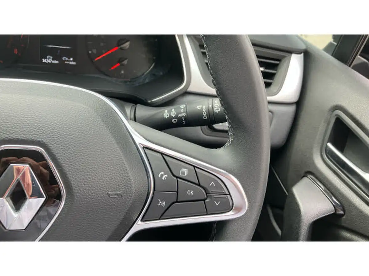 2022-renault-captur-13-tce-iconic-edition-big-18