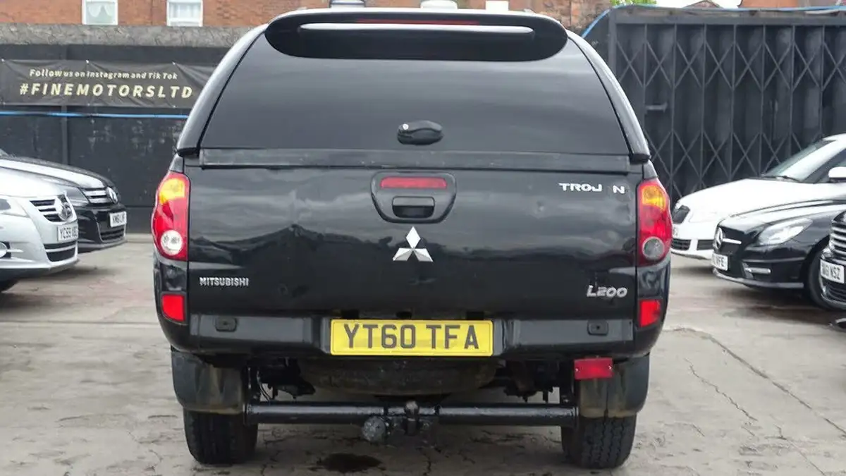 2010-mitsubishi-l200-25td-trojan-big-10