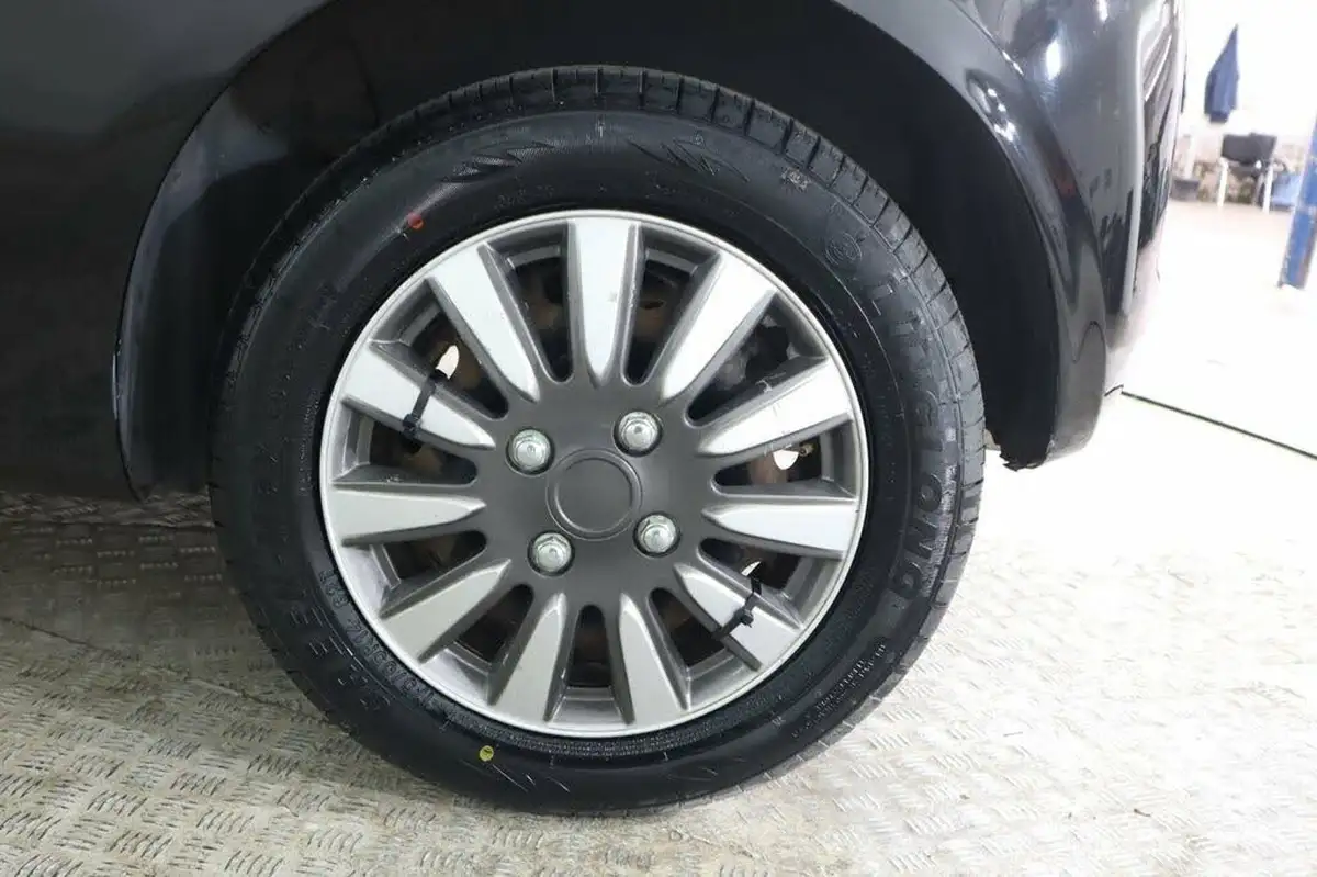 2009-ford-ka-12-studio-big-12
