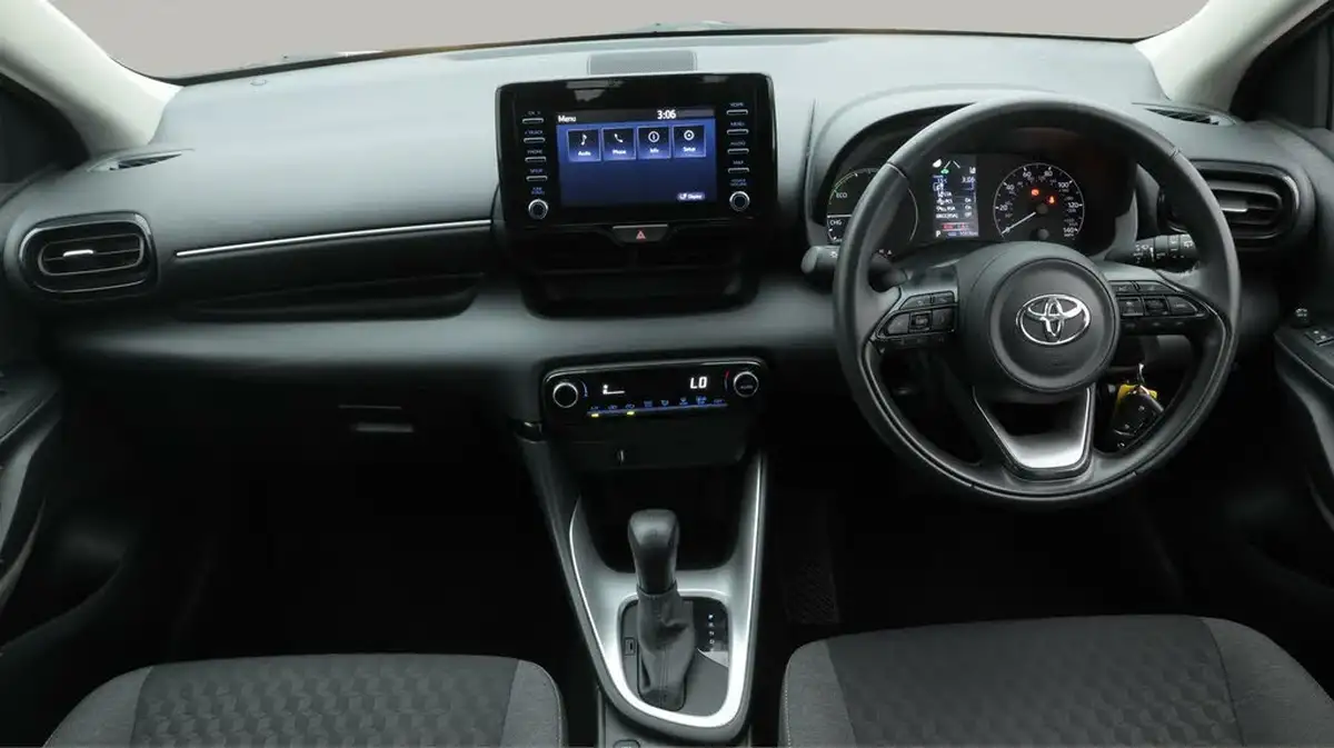 2022-toyota-yaris-15-vvt-i-icon-big-13