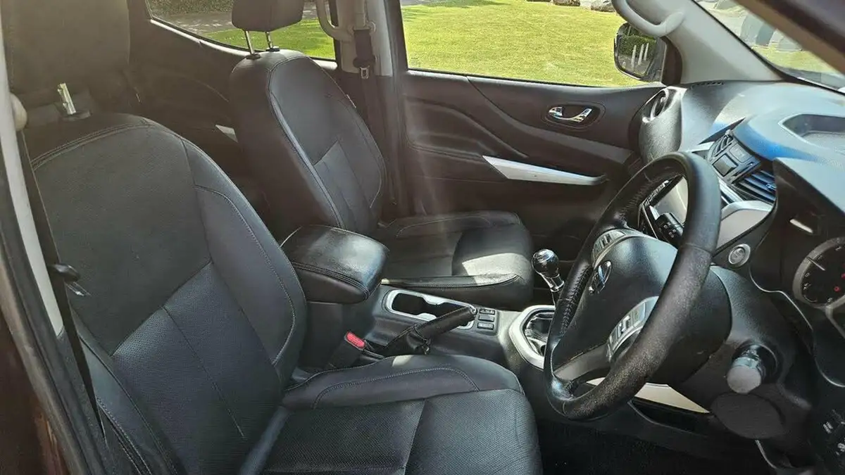 2017-nissan-navara-23dci-tekna-big-22
