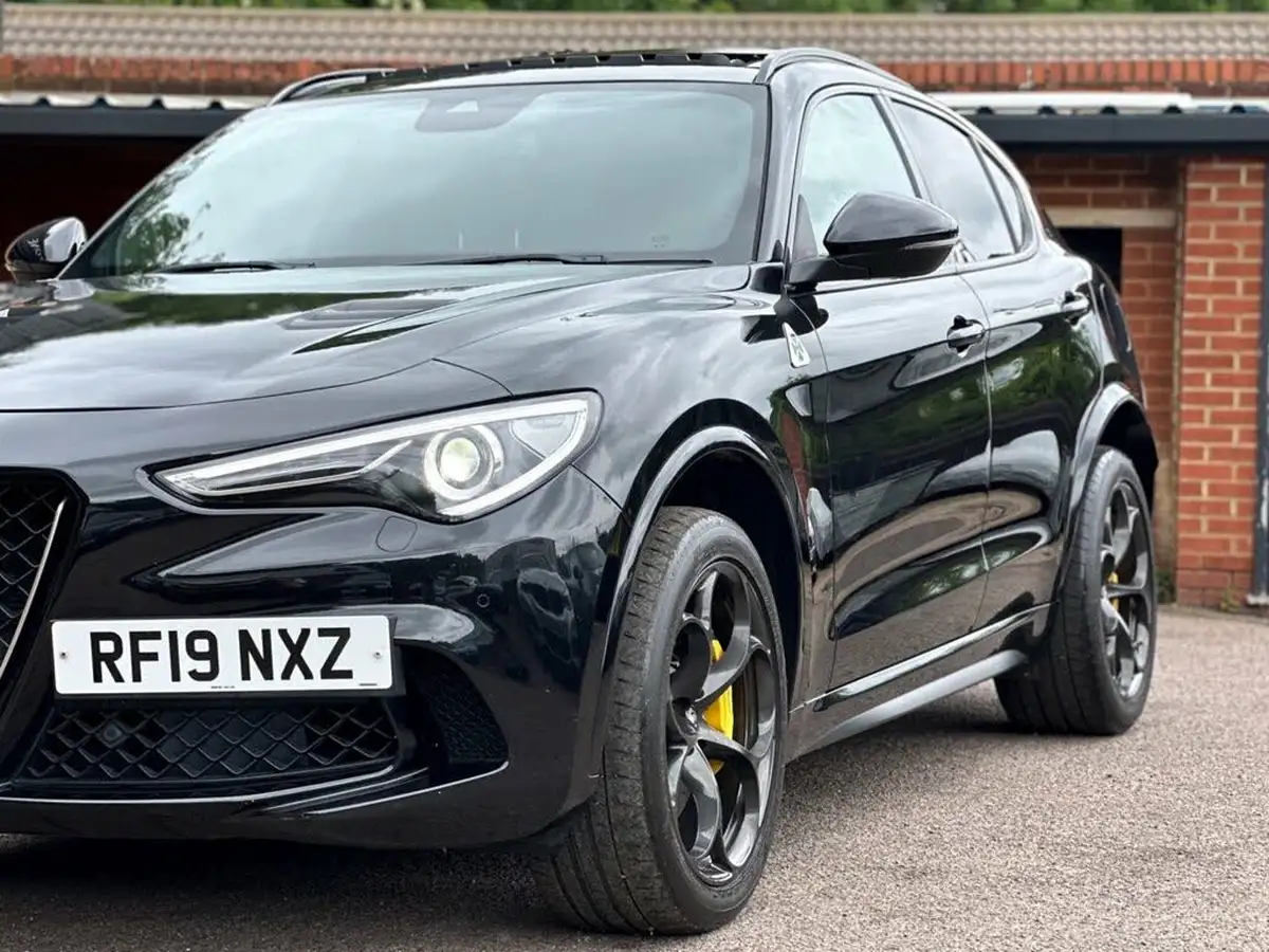 2019-alfa-romeo-stelvio-29-biturbo-quadrifoglio-big-39
