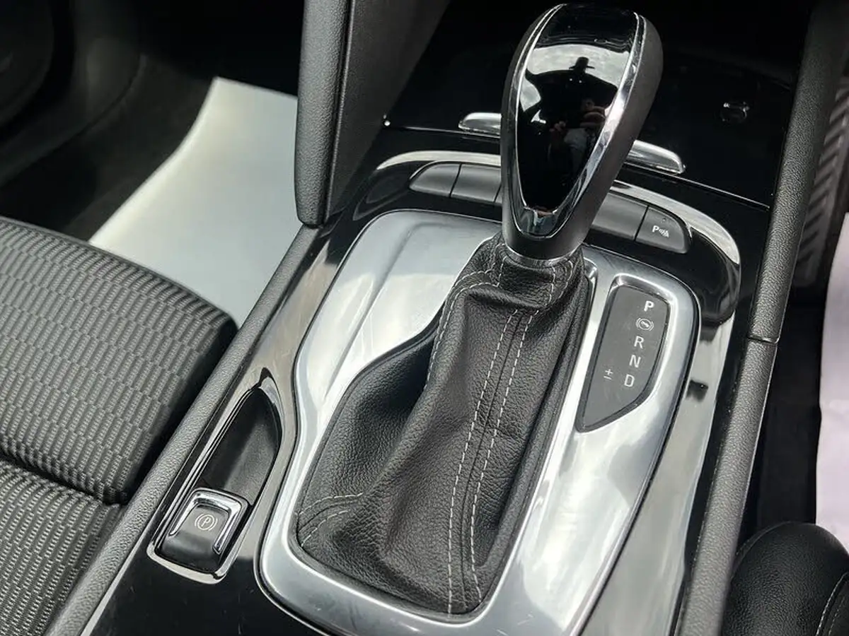 2019-vauxhall-insignia-grand-sport-15-turbo-sri-vx-line-nav-ss-auto-big-8