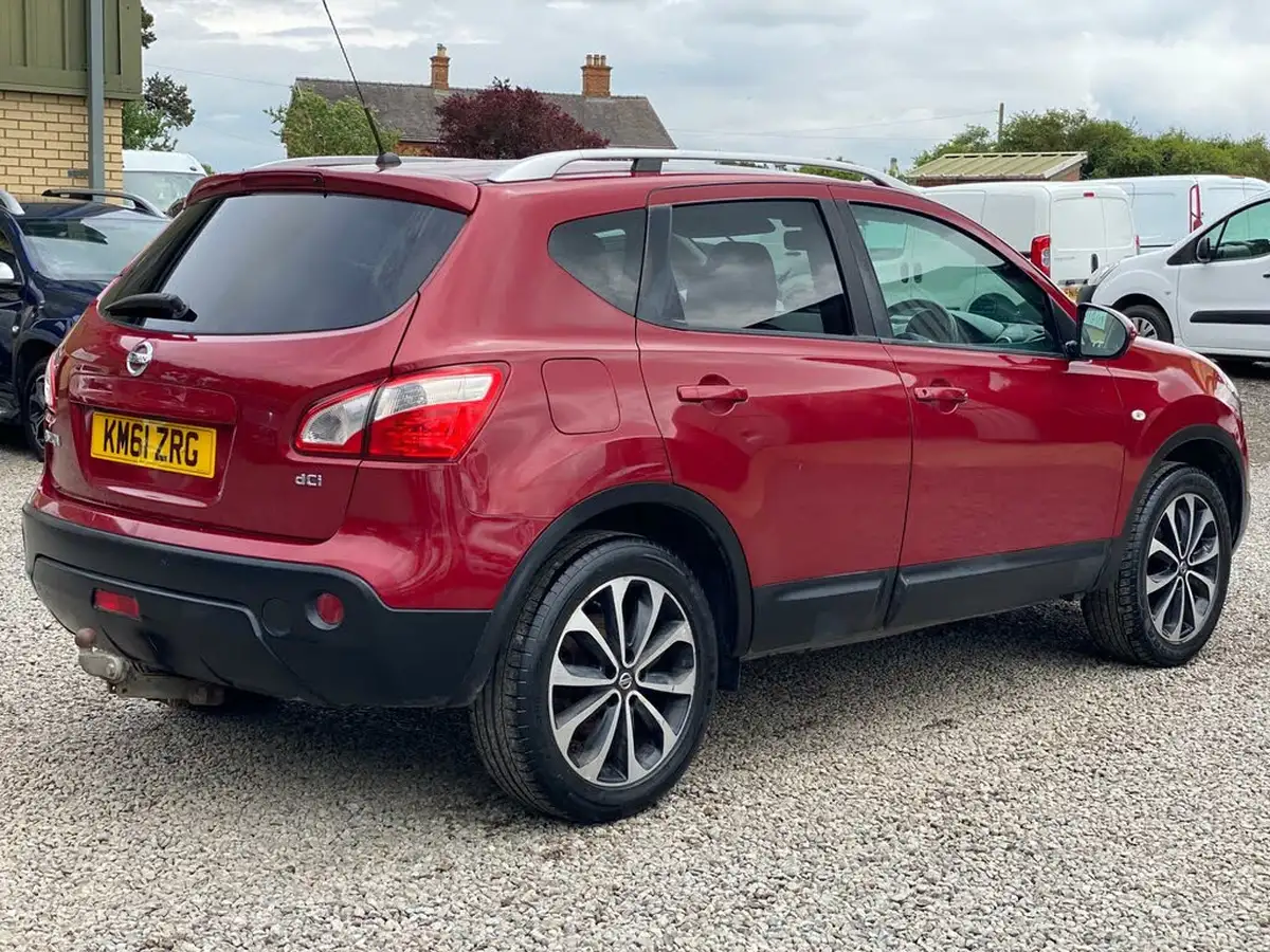2012-nissan-qashqai-15td-n-tec-big-4