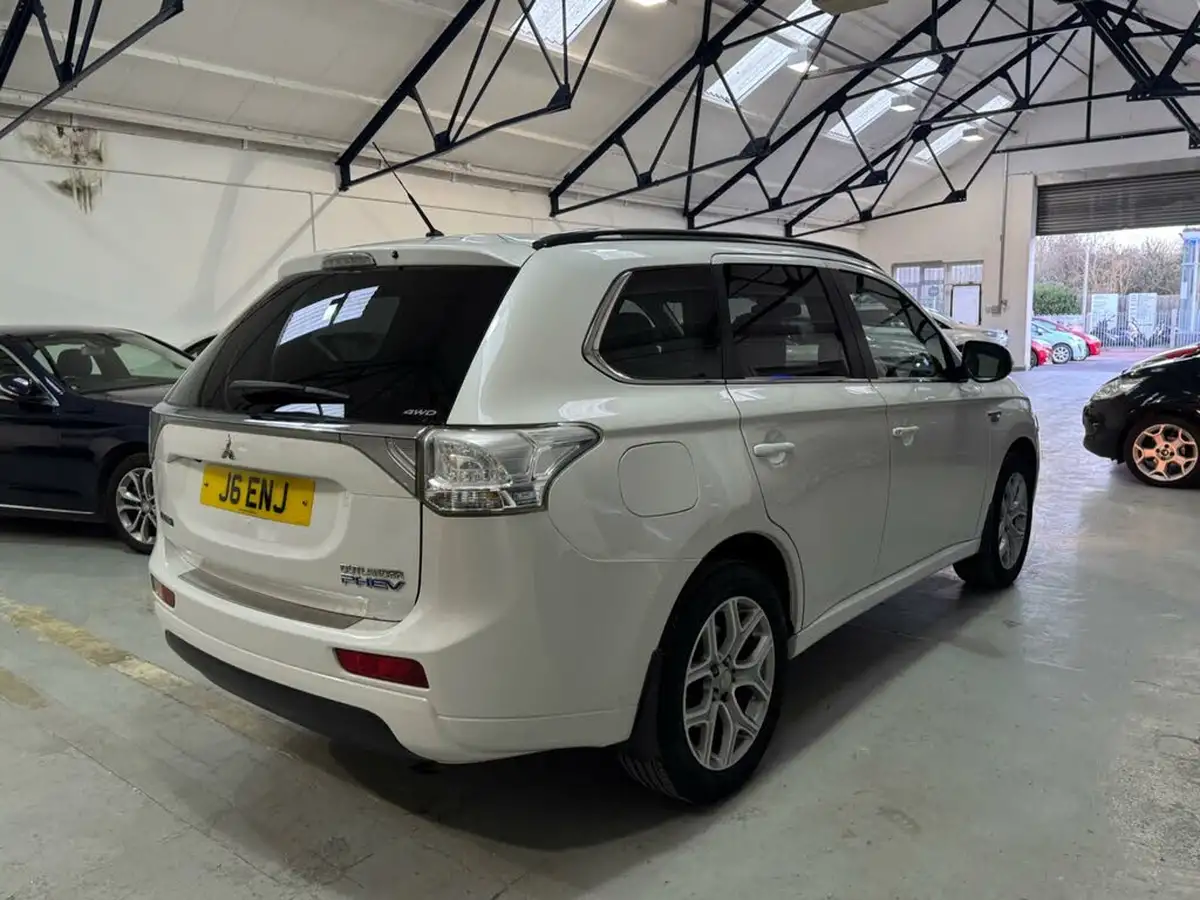 2014-mitsubishi-outlander-20-gx4hs-big-8