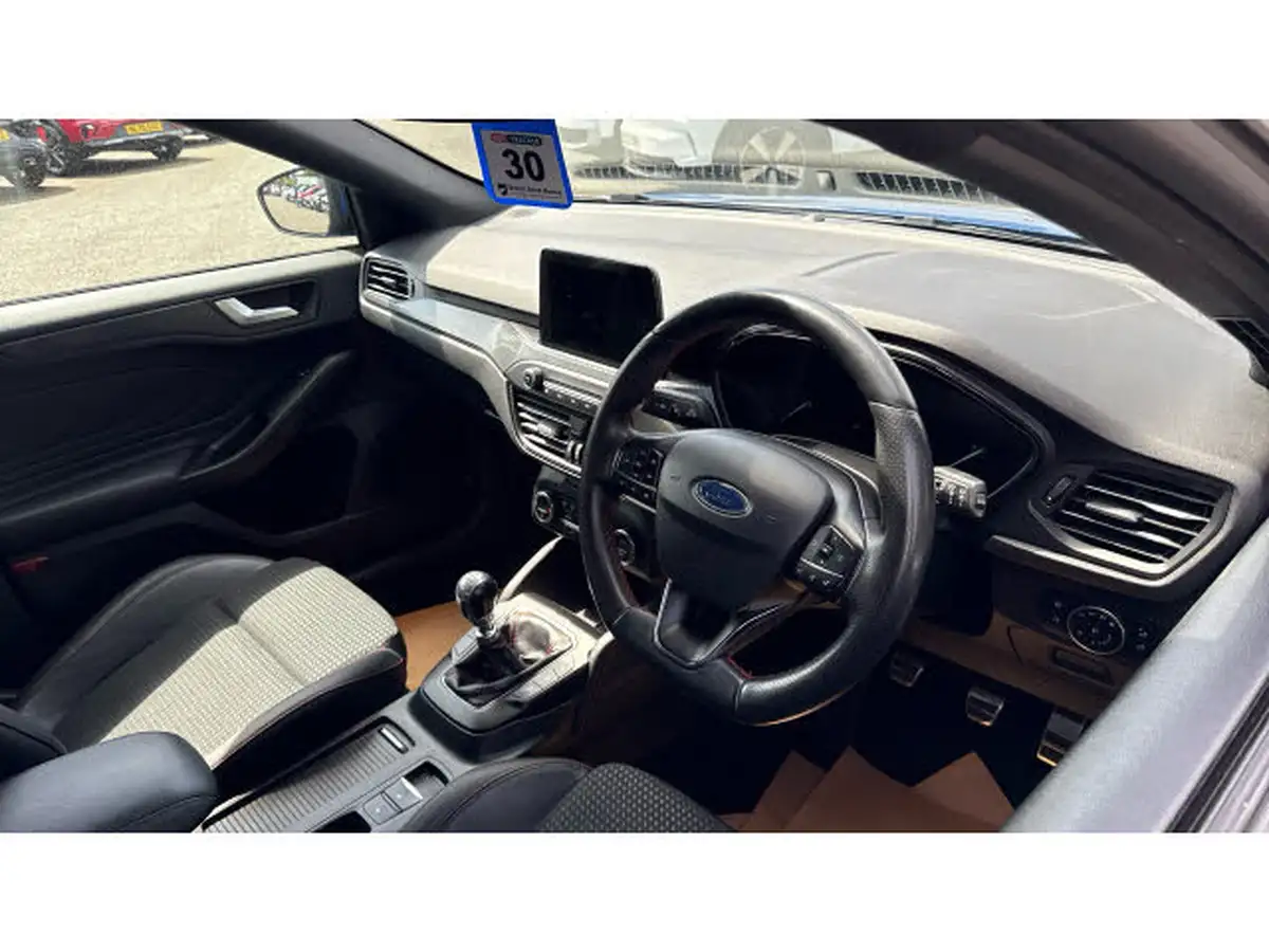 2018-ford-focus-10t-st-line-x-125ps-hatchback-big-10