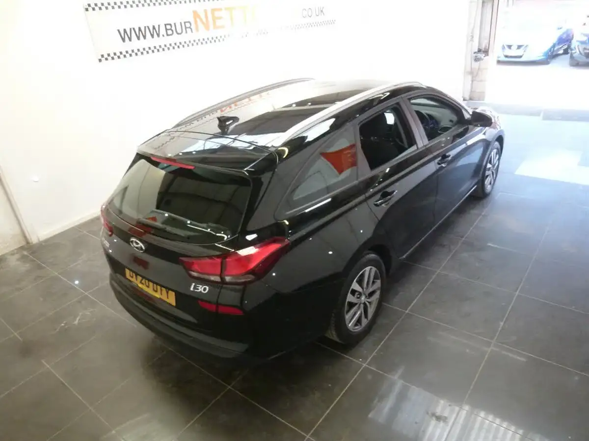 2020-hyundai-i30-16crdi-se-nav-115ps-tourer-big-24