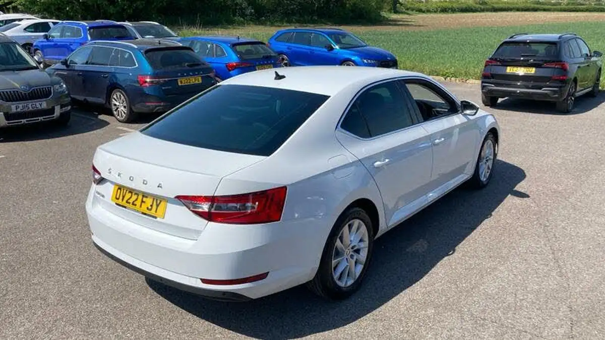 2022-skoda-superb-20tdi-se-technology-hatchback-dsg-big-10