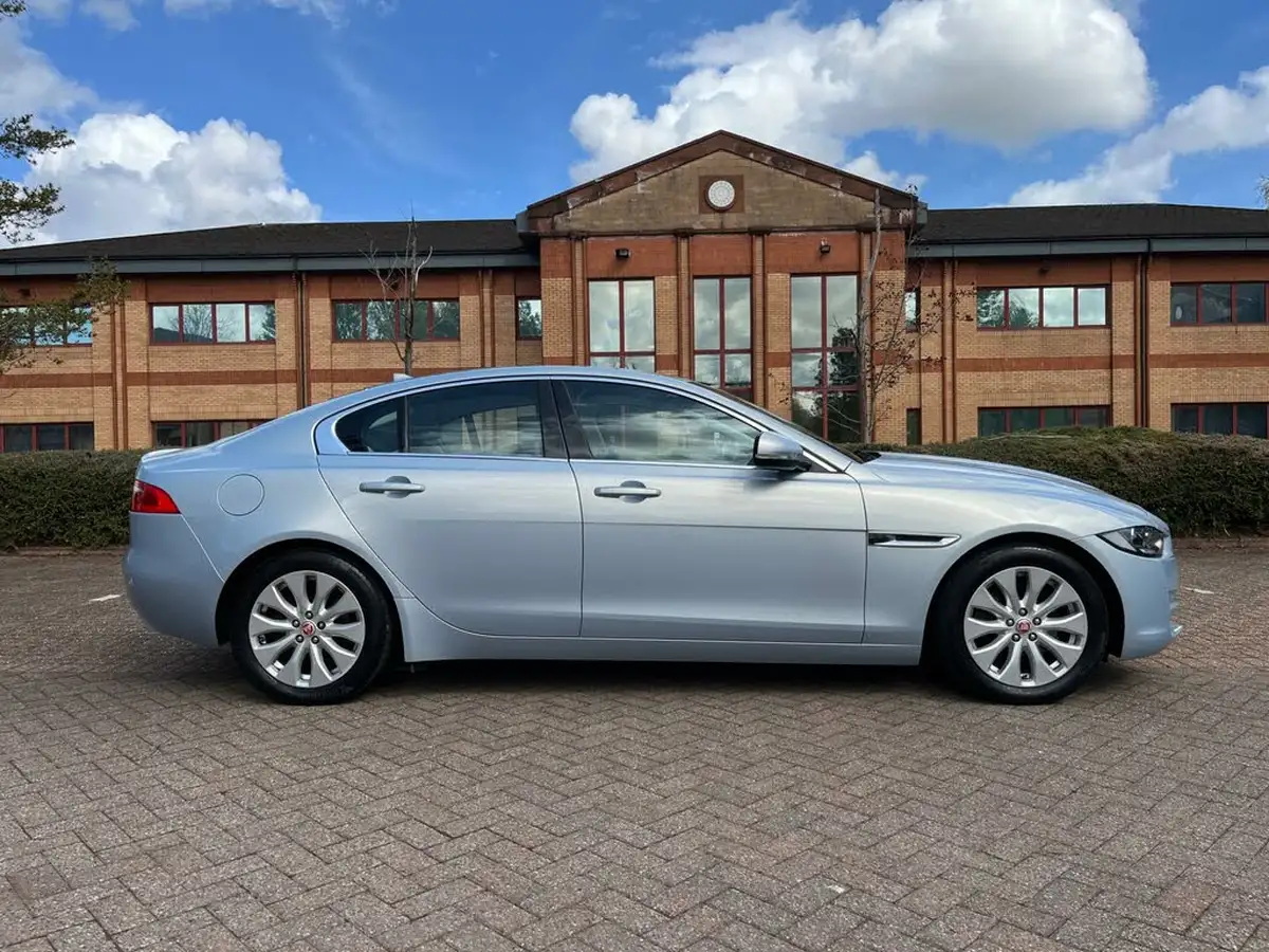 2016-jaguar-xe-20d-prestige-163ps-big-1