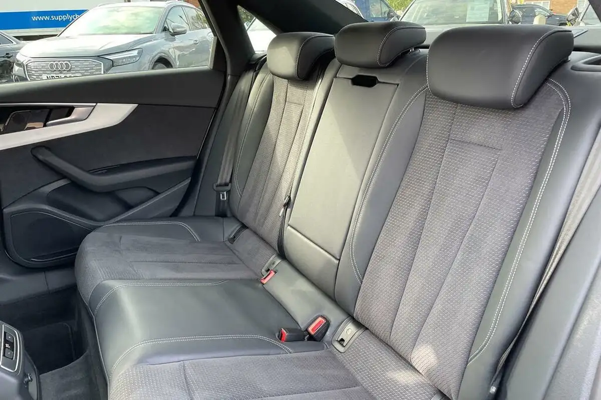 2022-audi-a4-20-35-tfsi-s-line-tronic-big-34