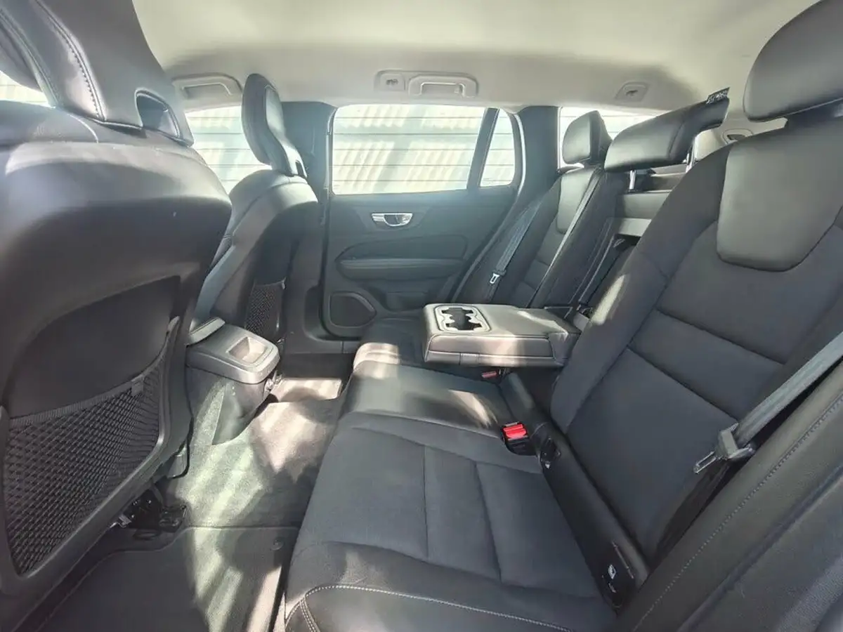2018-volvo-v60-20td-d4-momentum-geartronic-big-45